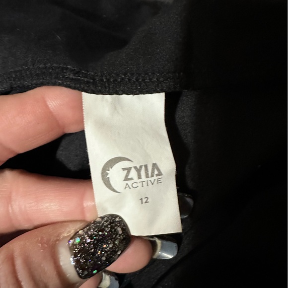 Zyia black crops size 12 - Picture 2 of 2